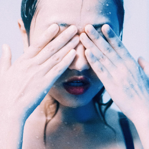 客厅ying乱亲女h小婷y
