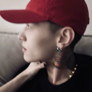 客厅ying乱亲女h小婷y
